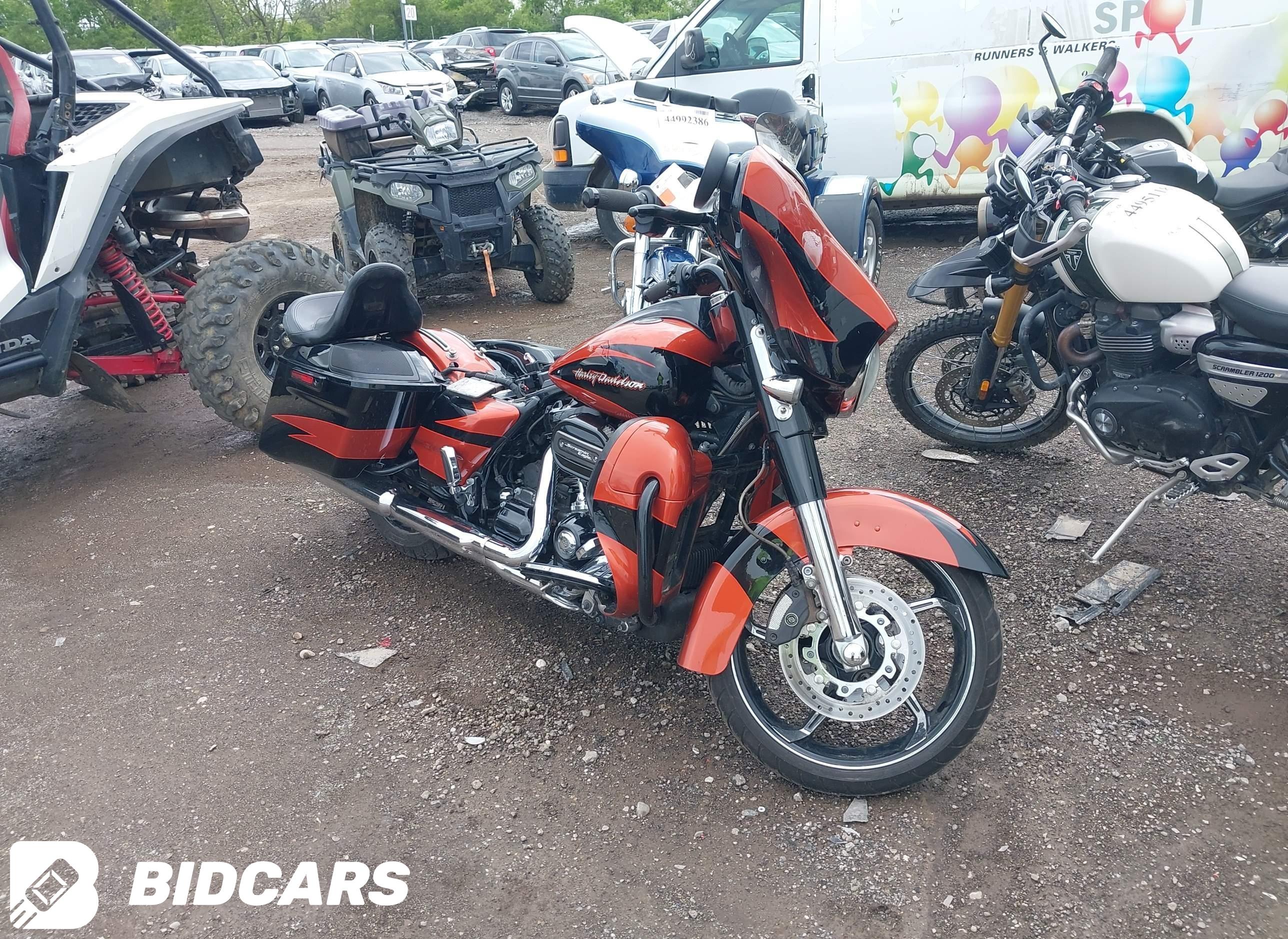 2017 Harley-Davidson FLHXSE CVO Street Glide